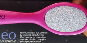 ROMEO, Ceramic Pumice Stone, 6 3/4", magenta, handle bottom side dark blue blistercarded